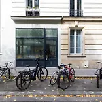 Cozy Nest Just Steps Away From The Lively Nation District