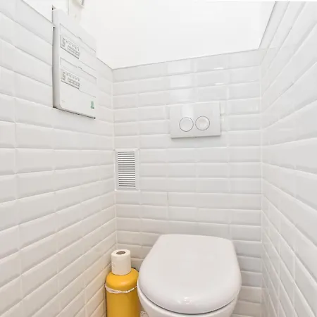 Cozy Nest Just Steps Away From The Lively Nation District Apartment Paris
