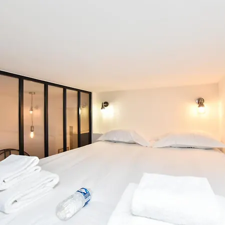 Cozy Nest Just Steps Away From The Lively Nation District * Paris