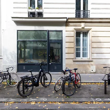Cozy Nest Just Steps Away From The Lively Nation District Apartment